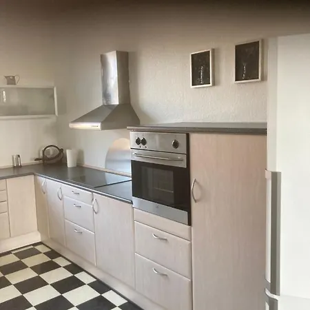 Store Apartment *